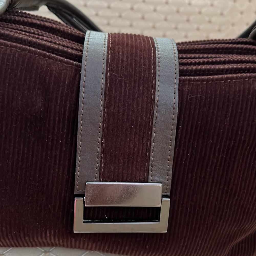Brown corduroy handbag w/ metallic hardware - Picture 5 of 16